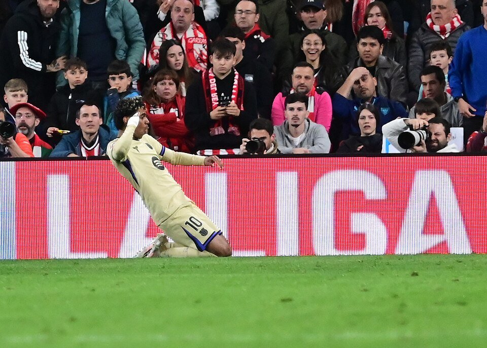 Lamine Yamal célèbre un but avec le FC Barcelone face à l'Athletic Club en Liga