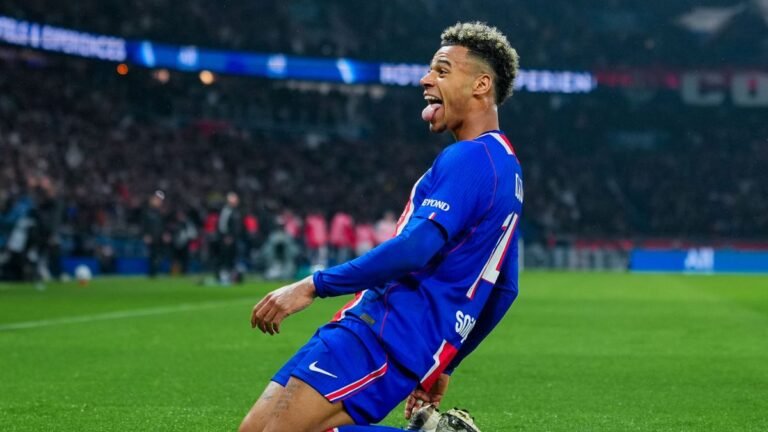 Désiré Doué en maillot du Paris Saint-Germain