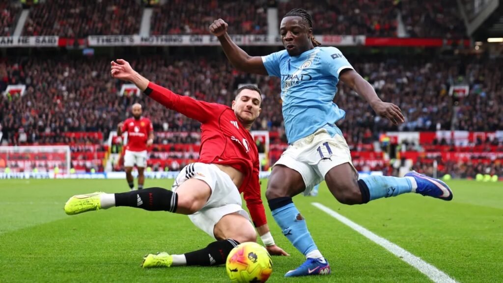 Manchester United – Manchester City : Le derby arrive au pire moment pour Old Trafford